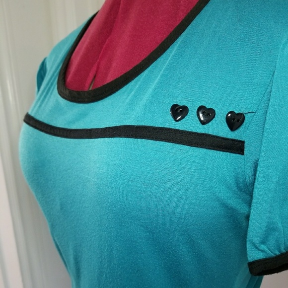 Heart Cut Out (back) Tee - Picture 2 of 7